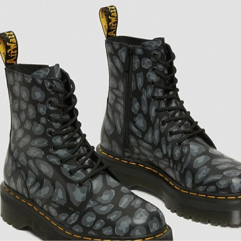 DR MARTENS JADAN PLATFORM BOOTS IN LEOPARD PRINT NWT NEW BLACK AND GREY
